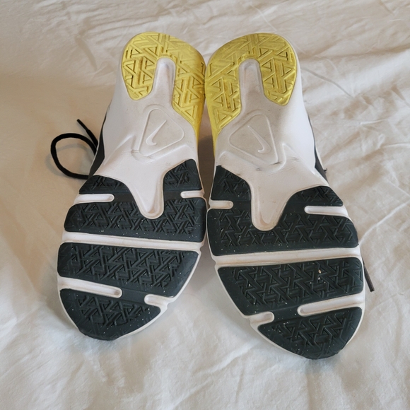 Nike Legend Essential 2 Womens Training Shoe White Yellow CQ9545-107 Size 7.5 - Picture 7 of 8